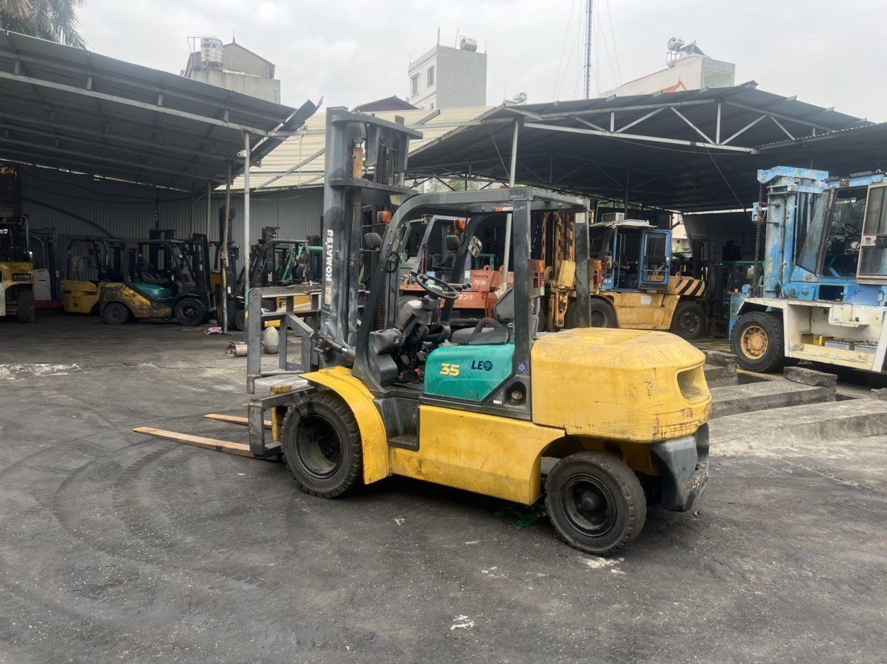 Xe nâng Komatsu FD35T-8
